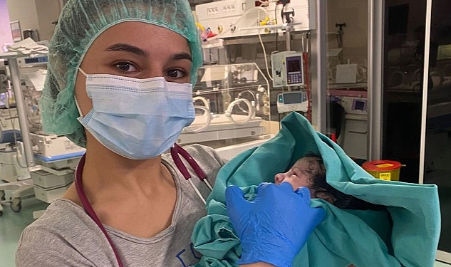 Depremzede aile bebeklerine İzmirli hekimin ismini verdi
