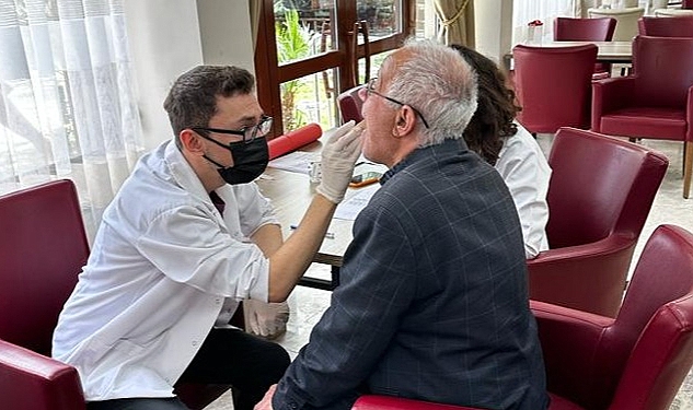 Egeli İstekli Diş Tabipleri depremzedelerin ağız ve diş bakımlarını yaptı