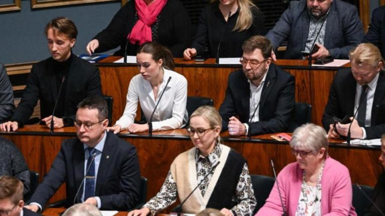 Finlandiya Parlamentosu’ndan NATO tasarısına onay