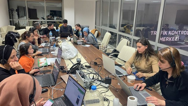 Gaziantep Büyükşehir, ALO 153 sarsıntı anı ve sonrasında fedakarca çalıştı