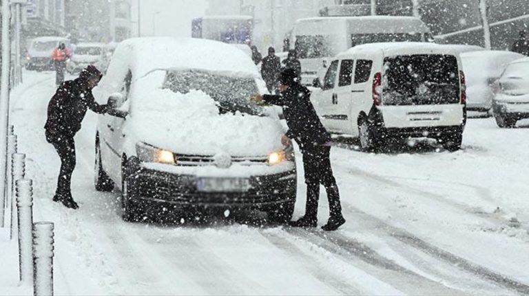 Kar yağışının etkili oldu 10 kentimizde eğitime ara verildi
