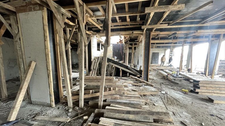 Kocaeli’de inşaatın kalfası şikayet etti! Kirişlerin toprakla doldurulduğu ortaya çıktı…