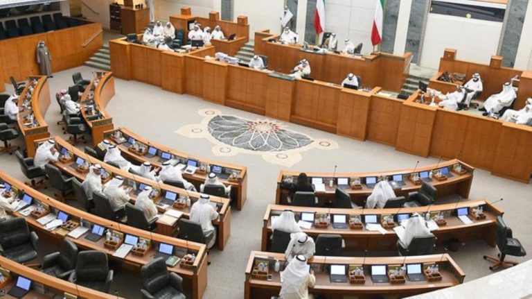 Kuveyt’te Anayasa Mahkemesi parlamento seçimini iptal etti! Eski vekiller meclise geri döndü