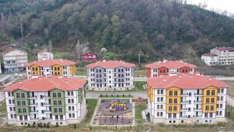 Sel felaketinden sonra bini aşkın afet konutu yapıldı… Etraf, Şehircilik ve İklim Değişikliği Bakanı Murat Kurum: ‘Kastamonu ve Sinop’ta yaralar sarıldı’