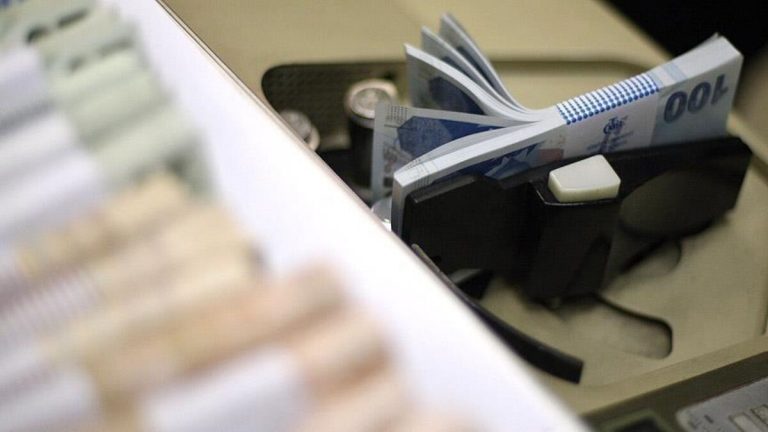 Zelzele bölgesindeki esnafın borcunun ertelenmesi karar bağlandı