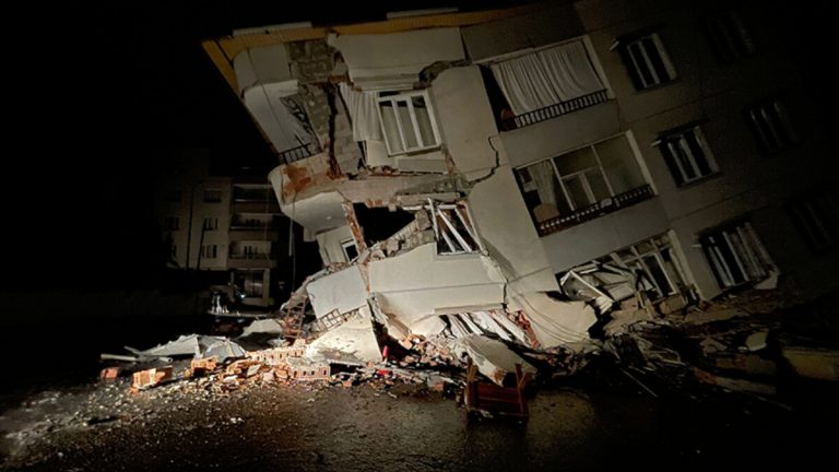 Zelzele için bir rapor daha yayınlandı! Hasarın en temel nedeni yer sıvılaşması