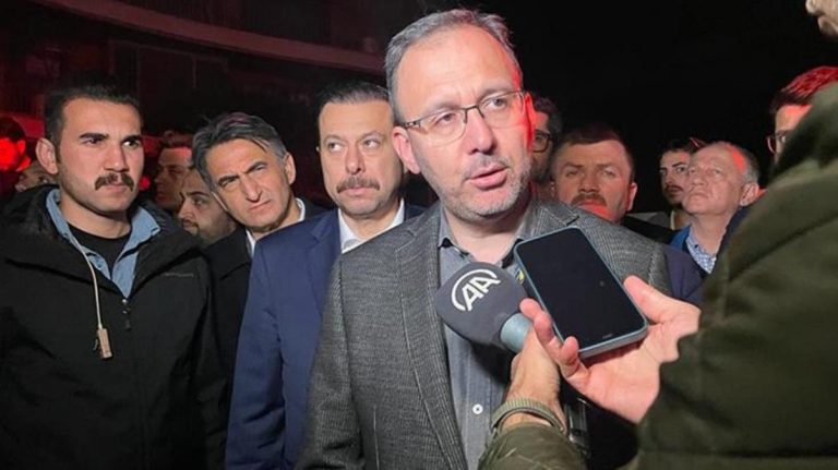 Bakan Kasapoğlu: İzmir’deki site yangınının elektrik kontağından çıktığına dair bilgi var