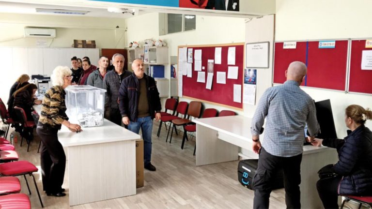Düğümü Türk partisi çözecek: Komşu 2 yılda 5’inci kez sandığa gitti