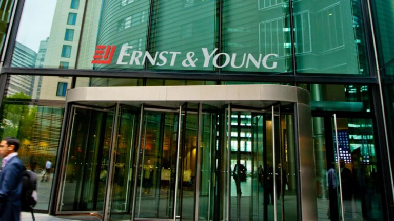 Ernst & Young 3 bin personelini çıkaracak