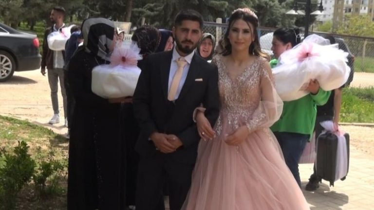 Kahramanmaraş’a enkaz kaldırmak için gitti tanıştığı depremzede ile nişanlandı