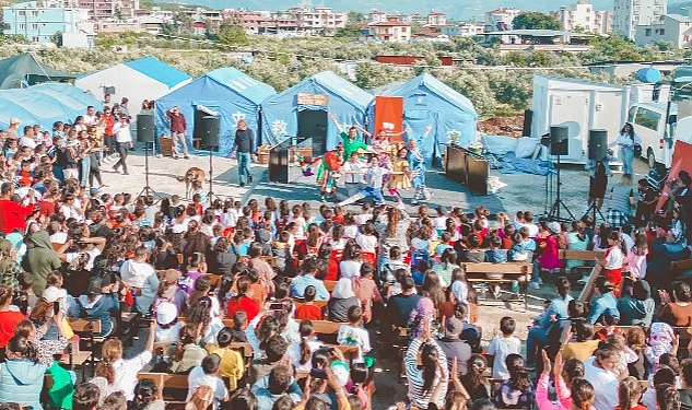 Kuvvetli Çocuk Tiyatrosu Çocuklar İçin Sarsıntı Bölgesinde