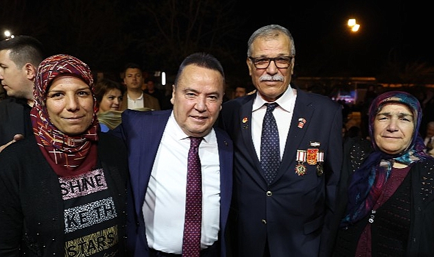 Lider Muhittin Böcek çalışanı ile iftarda buluştu