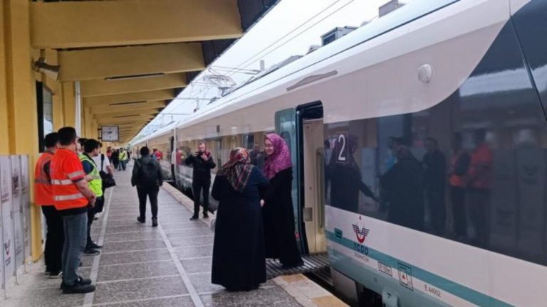 Bakan Karaismailoğlu: 3’üncü tren setinin bu yılın 3’üncü çeyreğinde hazır hale getirilmesi planlanıyor