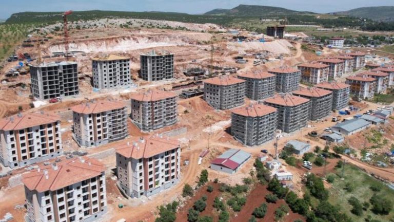 Sarsıntı konutları süratle tamamlanıyor
