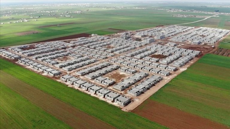 Suriyelilerin meskene dönüşü için briket konut üretimleri sürüyor