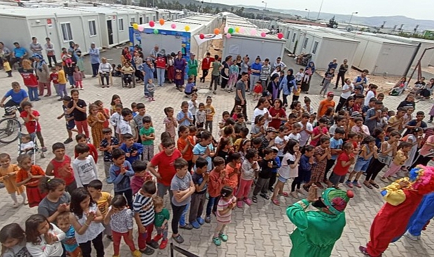 tegv-23-nisani-ulkenin-dort-bir-yaninda-cocuklarla-kutladi-lBpcqUd1.jpg
