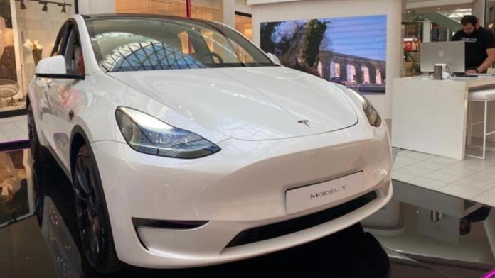 tesla-ikinci-avm-magazasini-anadolu-yakasinda-acti-OdqZMmAe.jpg