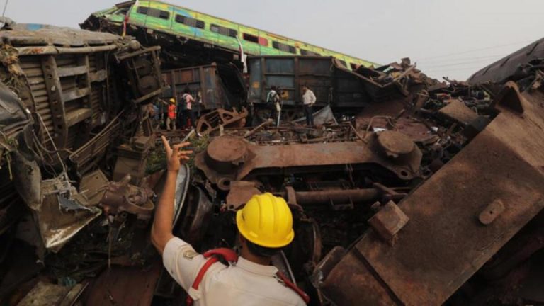 Hindistan’daki tren kazasında can kaybı 288’e yükseldi