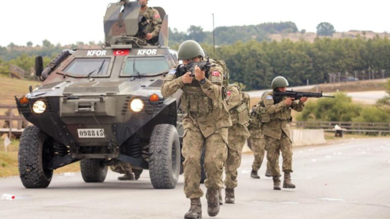 NATO  talep etti: Türk askerinden Kosova’ya takviye