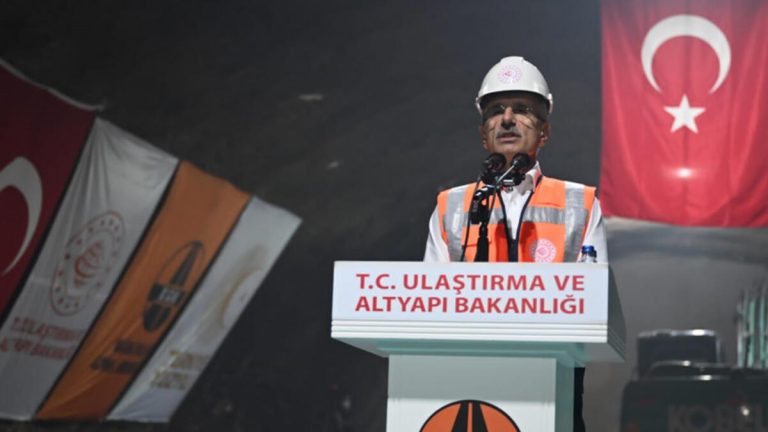 Bakan Uraloğlu açıkladı: Yol 25 dakika kısalacak