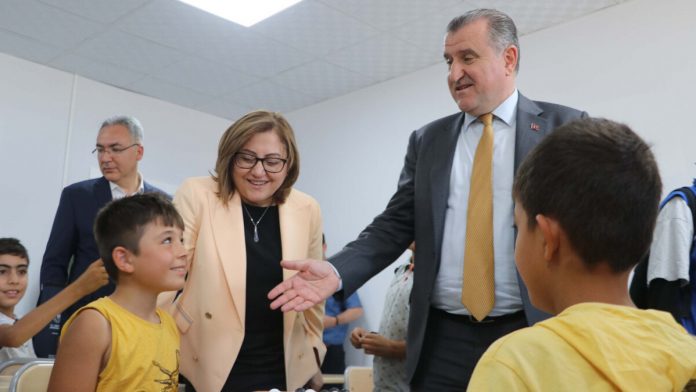 osman-askin-bak-zelzele-bolgesine-yeni-yurtlar-yapacagiz-EwkehUUu.jpg
