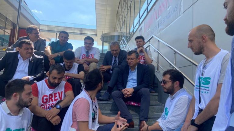 CHP’li Özel’den grevdeki Sputnik çalışanlarına destek