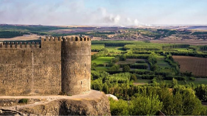 hevsel-bahceleri-ve-surlar-tehlike-altindaki-miras-listesine-alindi-CZ1QGFax.jpg