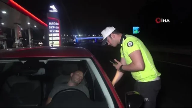 Kimi otomobil salladı, kimi cama vurdu: Sürücü 3 saatin ardından güçlükle uyandı