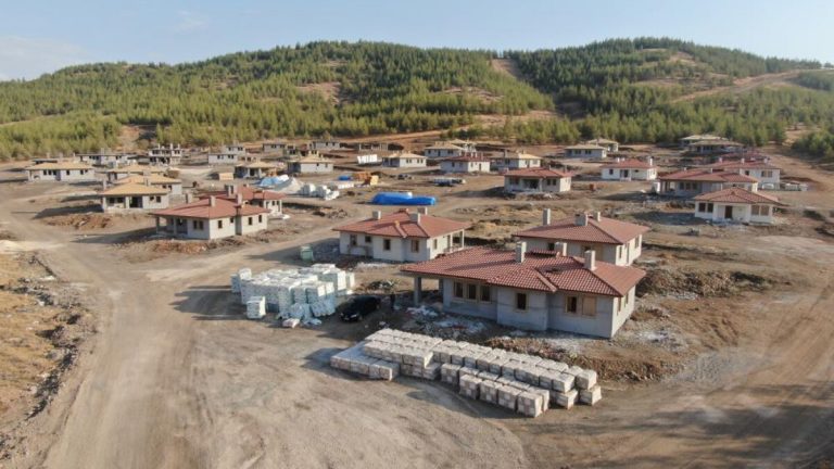 Sarsıntı Nurdağı’nı da vurdu! Köy meskenlerinin yüzde 80’inde çalışmalar sona erdi