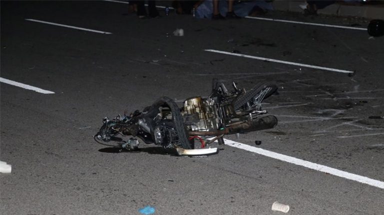 Antalya’da trafiğe kapalı yolda 2 motosiklet kafa kafaya çarpıştı! 3 genç hayatını kaybetti