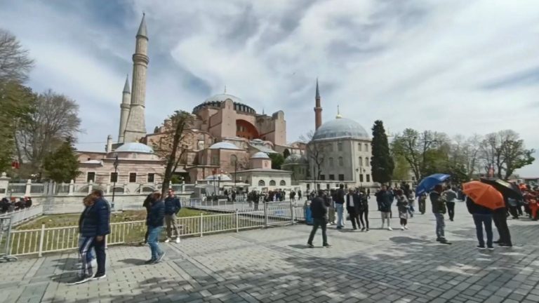 Ayasofya’da restorasyon çalışmalarına başlandı