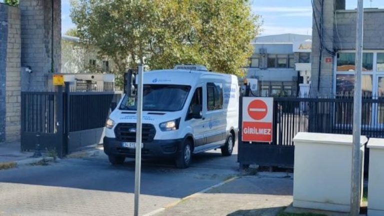 Beylikdüzü’nde otomobile silahlı saldırı: Emekli polis öldü, mafya liderinin yeğeni yaralandı