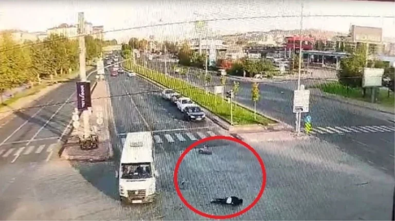 Elektrikli skuter ile kırmızı ışıkta geçen gence, önce otomobil sonra minibüs çarptı