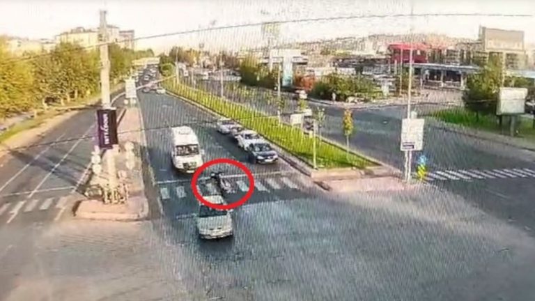 Otomobilin çarptığı scooter’daki çocuk öldü