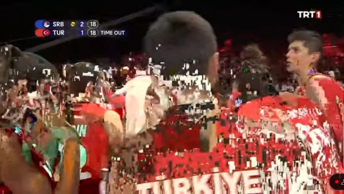 trtnin-final-canli-yayinindaki-kopmalar-gundem-oldu-QtjFqD2I.jpg