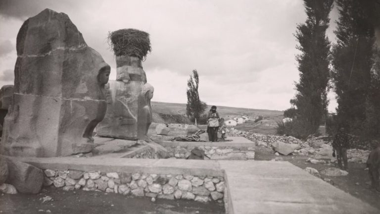 Yapı Kredi Müzesi’nden Bir İdealin Peşinde: Atatürk ve Alaca Höyük sergisi