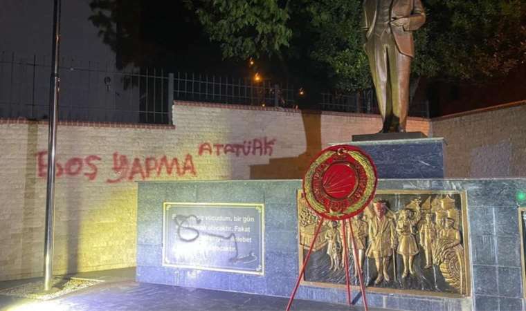 Yer İzmir… Atatürk Anıtı’na alçak saldırı
