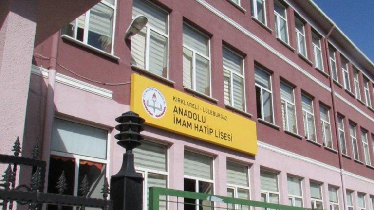 Erkek öğretmenden kadın öğretmene ‘harem-selamlık’ saldırısı