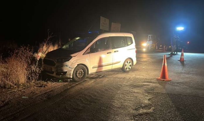 takipteki-minibus-polis-araclarina-carpip-takla-atti-6si-polis-9-yarali-rulymuWD.jpg