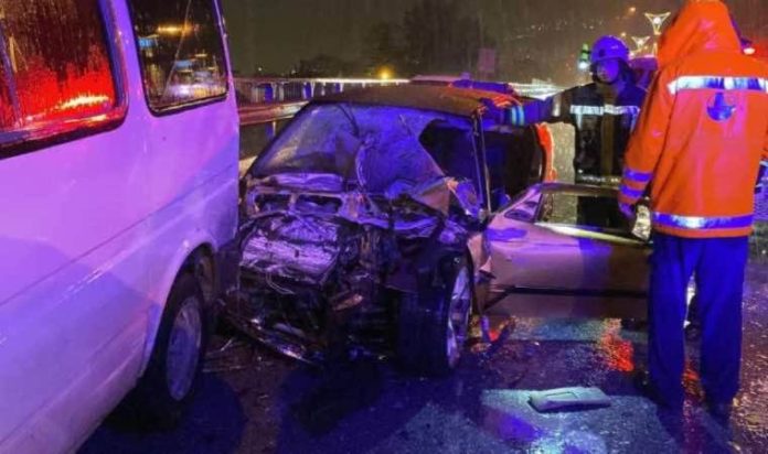 kocaelinde-feci-kaza-5-arac-zincirleme-trafik-kazasina-karisti-1-olu-5-yarali-zfyclbQW.jpg