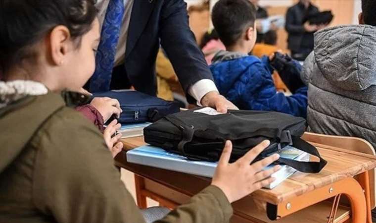 Öğrenciler gericilere emanet