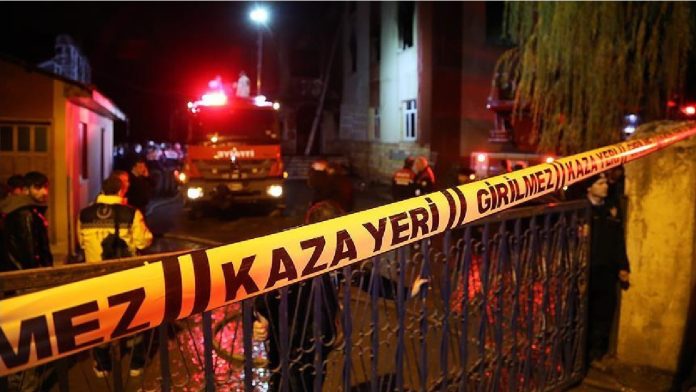 antalyada-beton-pompasi-ile-otomobil-carpisti-iki-olu-ELZcAhIb.jpg