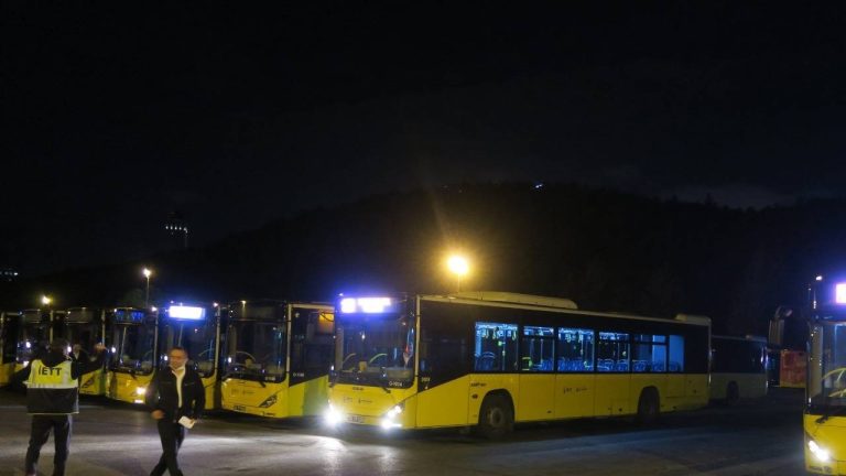 İBB, gece saatlerindeki otobüs seferlerinin sayısını artırdı