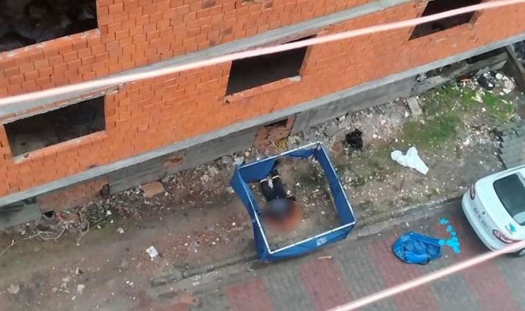 İstanbul Şirinevler’de cinayet: Otomobilde öldürdüğü arkadaşını inşaat önüne atarak kaçtı