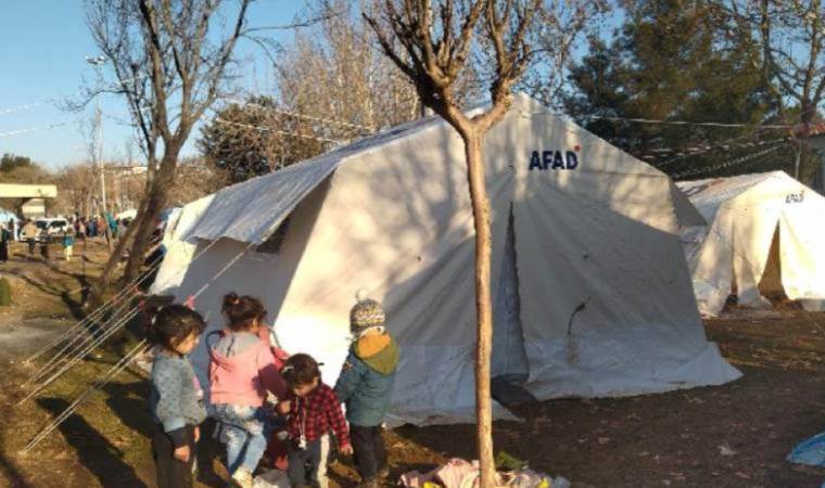 Sağlık Bakanlığı, deprem bölgesine binlerce kutu ilaç gönderdi: Uyuz salgınında ‘zorunlu itiraf’