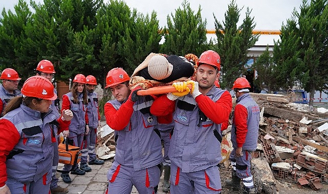 Sarsıntı tatbikat gerçeği aratmadı