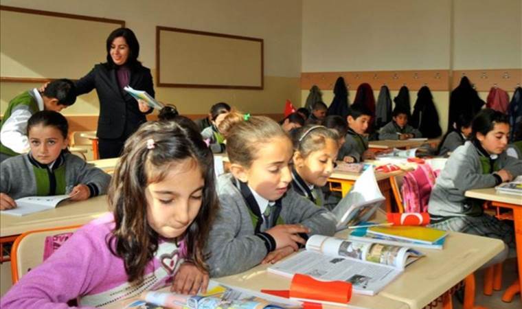 Yarın okullar tatil mi? 1 Ocak Pazartesi okullar açık mı? 1 Ocak resmi tatil mi?