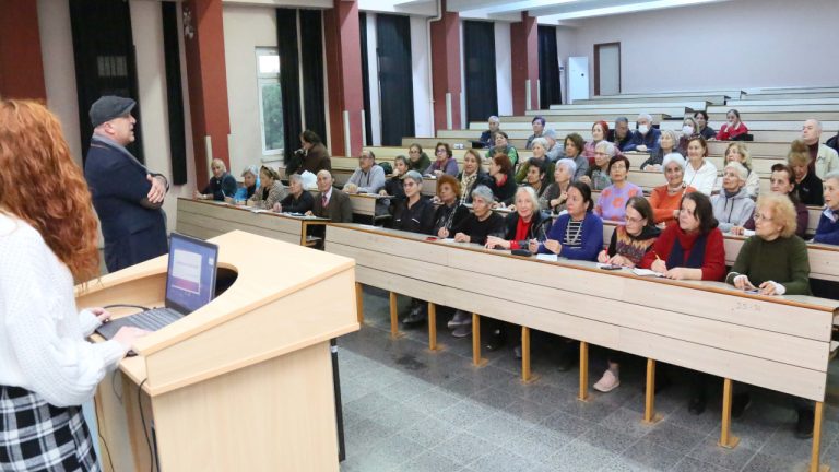 60 yaş üzeri öğrenciler lisansı bitirdi, sırada yüksek lisans var