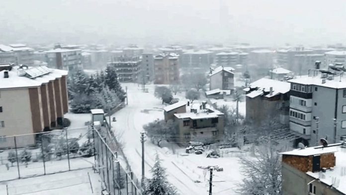 antalyaya-kar-yagdi-Kq6EnzAJ.jpg