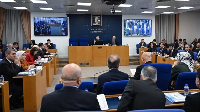 emekliye-ek-zam-onergesi-tbmm-plan-ve-butce-komisyonunda-kabul-edildi-vIN2jEFm.jpg